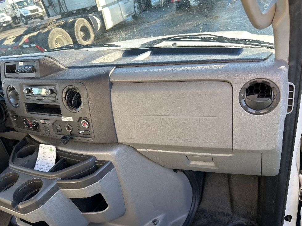 Light Duty Box Truck-Light and Medium Duty Trucks-Ford-2022-E350-East Chicago-IN-102,313\n\t\tmiles-$ 31,000 - Image 21