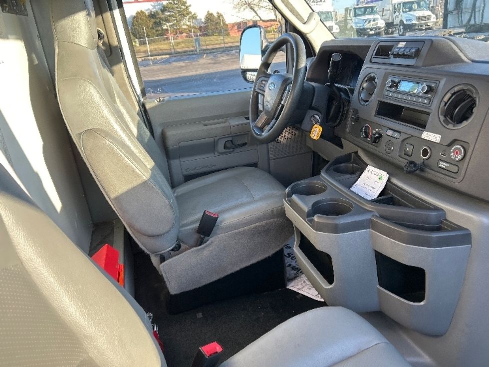 Light Duty Box Truck-Light and Medium Duty Trucks-Ford-2022-E350-East Chicago-IN-102,313\n\t\tmiles-$ 31,000 - Image 22