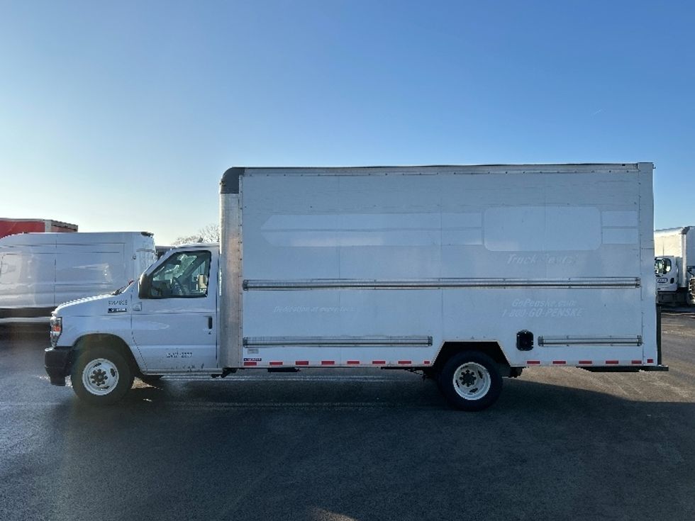 Light Duty Box Truck-Light and Medium Duty Trucks-Ford-2022-E350-East Chicago-IN-102,313\n\t\tmiles-$ 31,000 - Image 4