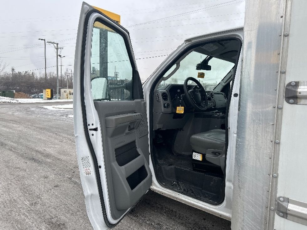 Light Duty Box Truck-Light and Medium Duty Trucks-Ford-2022-E350-East Chicago-IN-109,449\n\t\tmiles-$ 29,750 - Image 15