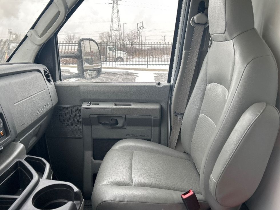 Light Duty Box Truck-Light and Medium Duty Trucks-Ford-2022-E350-East Chicago-IN-109,449\n\t\tmiles-$ 29,750 - Image 18