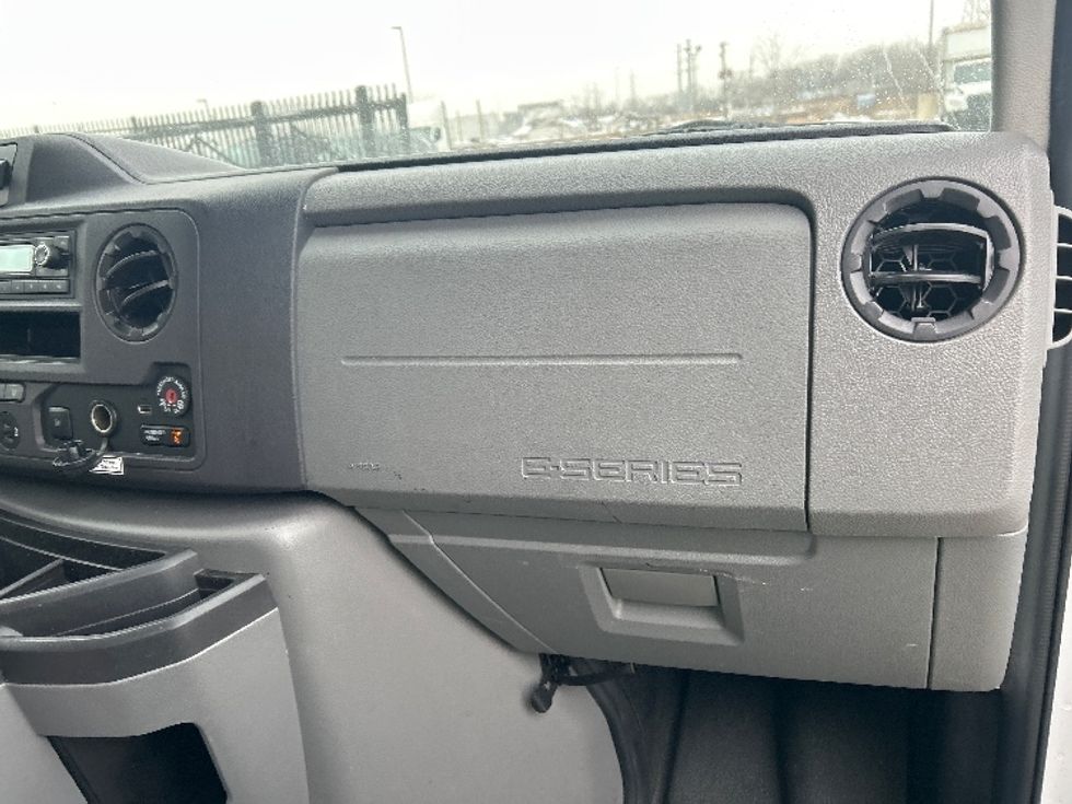 Light Duty Box Truck-Light and Medium Duty Trucks-Ford-2022-E350-East Chicago-IN-109,449\n\t\tmiles-$ 29,750 - Image 20