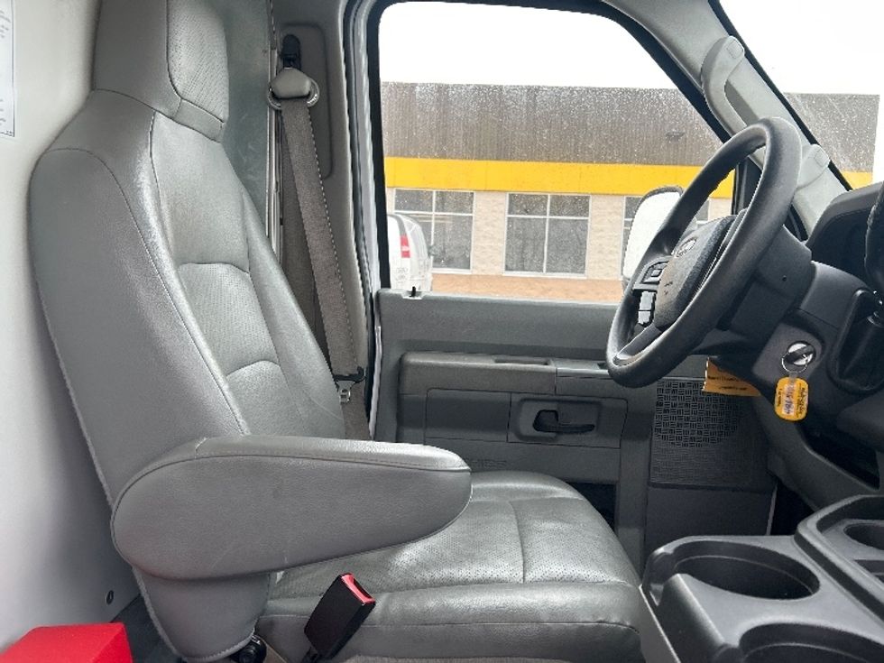 Light Duty Box Truck-Light and Medium Duty Trucks-Ford-2022-E350-East Chicago-IN-109,449\n\t\tmiles-$ 29,750 - Image 21