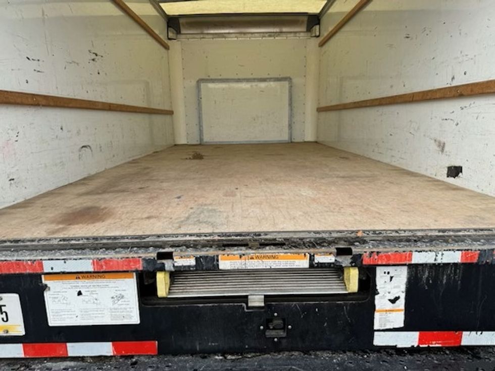 Light Duty Box Truck-Light and Medium Duty Trucks-Ford-2022-E350-East Chicago-IN-115,651\n\t\tmiles-$ 25,750 - Image 10
