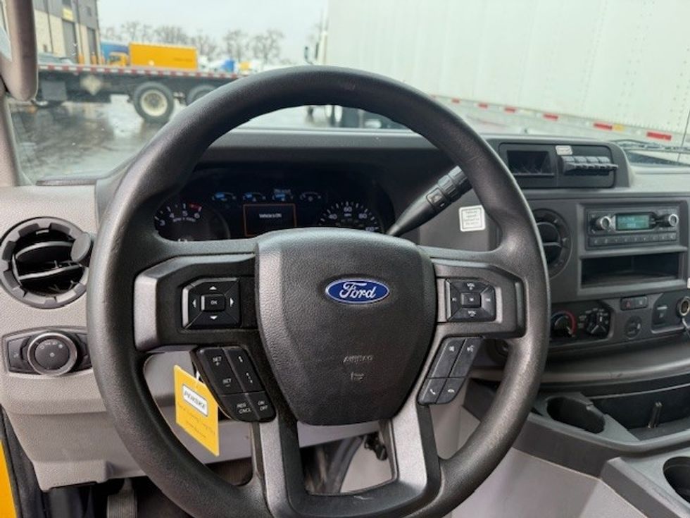 Light Duty Box Truck-Light and Medium Duty Trucks-Ford-2022-E350-East Chicago-IN-115,651\n\t\tmiles-$ 25,750 - Image 17