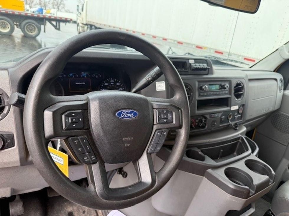 Light Duty Box Truck-Light and Medium Duty Trucks-Ford-2022-E350-East Chicago-IN-115,651\n\t\tmiles-$ 25,750 - Image 18