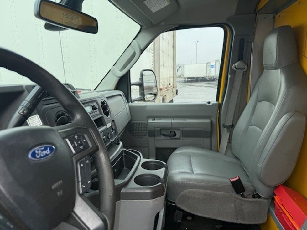 Light Duty Box Truck-Light and Medium Duty Trucks-Ford-2022-E350-East Chicago-IN-115,651\n\t\tmiles-$ 25,750 - Image 19