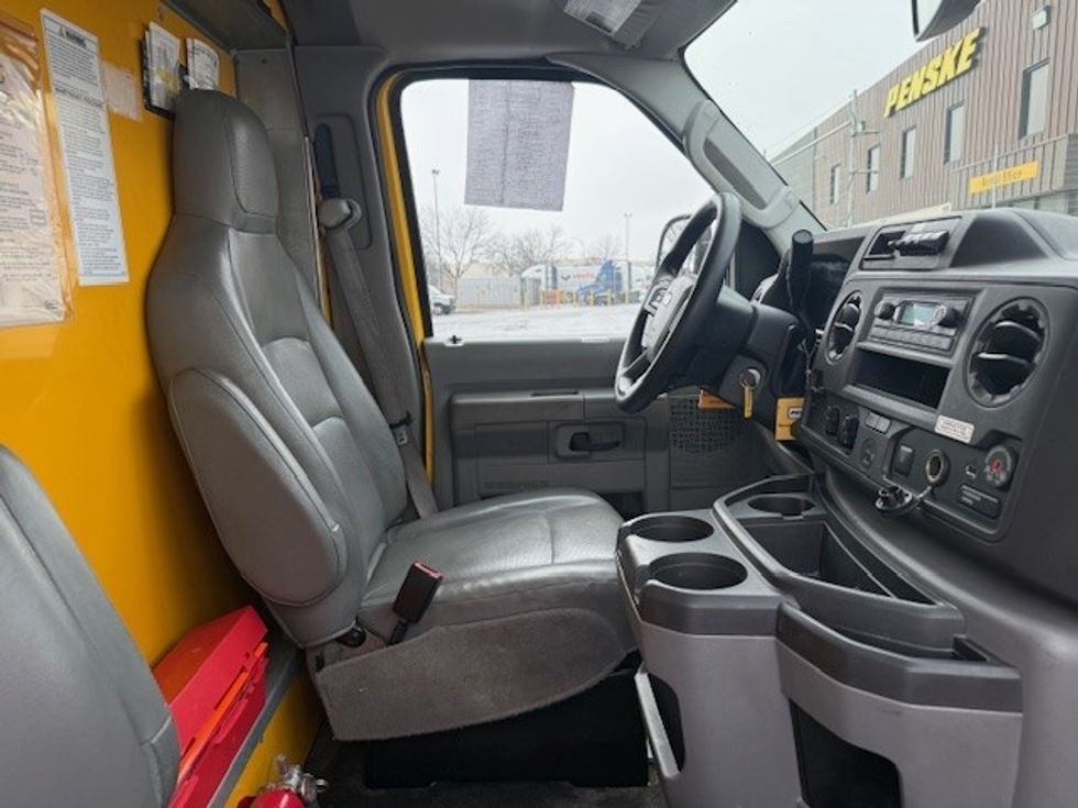 Light Duty Box Truck-Light and Medium Duty Trucks-Ford-2022-E350-East Chicago-IN-115,651\n\t\tmiles-$ 25,750 - Image 22