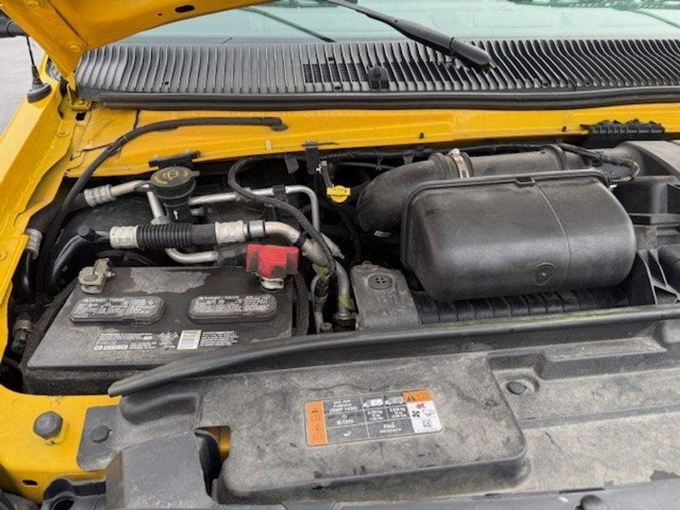 Light Duty Box Truck-Light and Medium Duty Trucks-Ford-2022-E350-East Chicago-IN-115,651\n\t\tmiles-$ 25,750 - Image 23