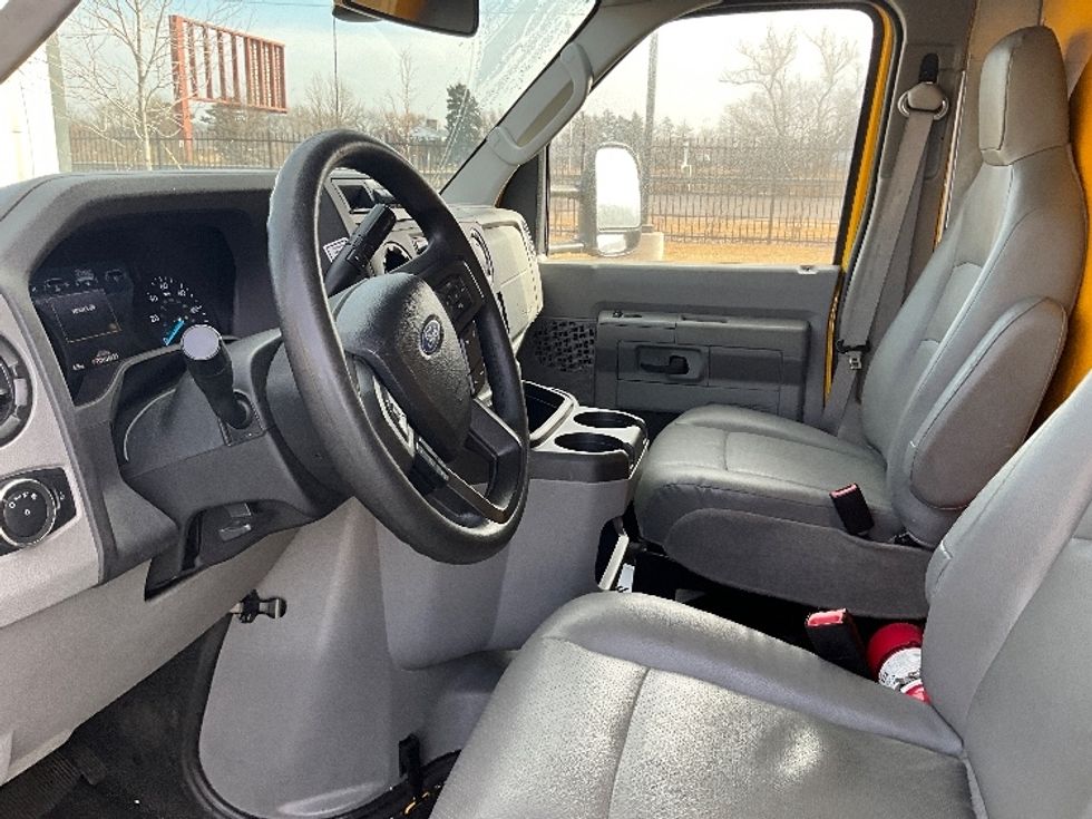Light Duty Box Truck-Light and Medium Duty Trucks-Ford-2022-E350-East Chicago-IN-119,177\n\t\tmiles-$ 25,250 - Image 14