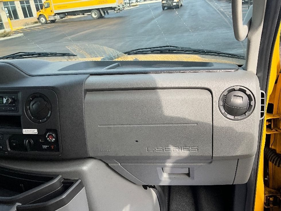 Light Duty Box Truck-Light and Medium Duty Trucks-Ford-2022-E350-East Chicago-IN-119,177\n\t\tmiles-$ 25,250 - Image 18