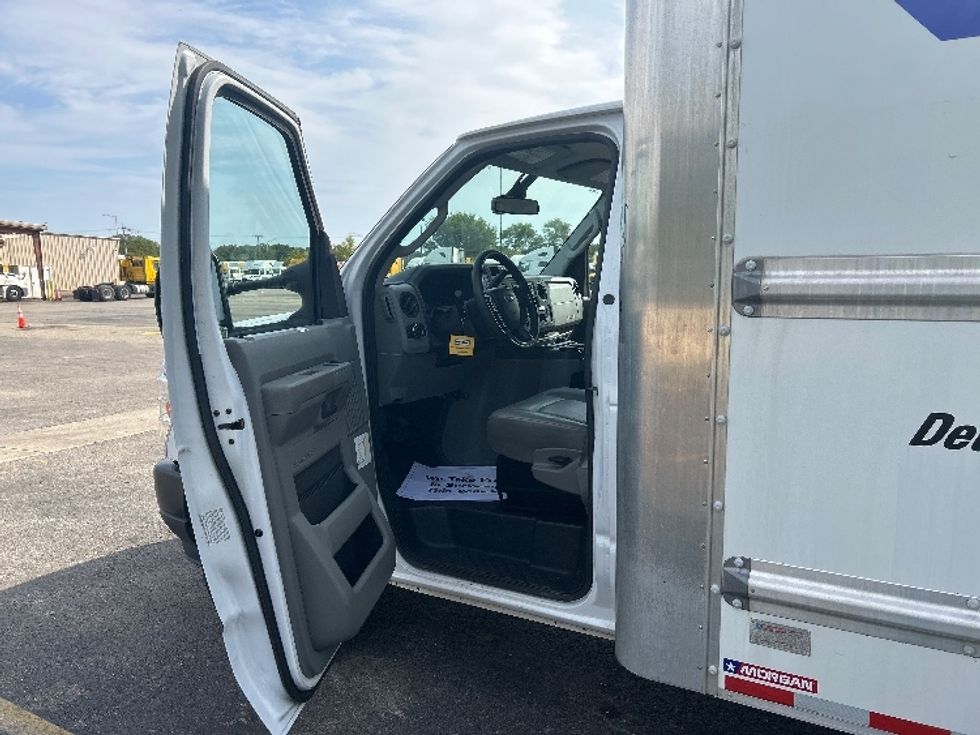 Light Duty Box Truck-Light and Medium Duty Trucks-Ford-2022-E350-East Chicago-IN-56,910\n\t\tmiles-$ 36,250 - Image 14