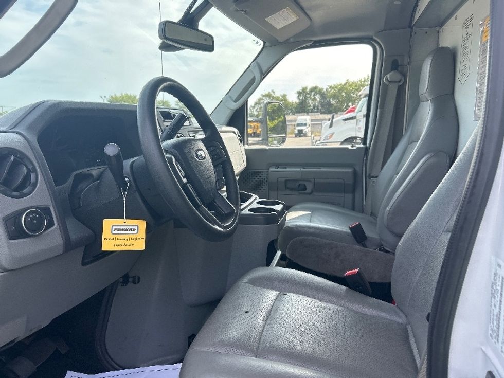 Light Duty Box Truck-Light and Medium Duty Trucks-Ford-2022-E350-East Chicago-IN-56,910\n\t\tmiles-$ 36,250 - Image 17
