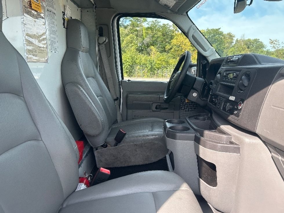 Light Duty Box Truck-Light and Medium Duty Trucks-Ford-2022-E350-East Chicago-IN-56,910\n\t\tmiles-$ 36,250 - Image 20