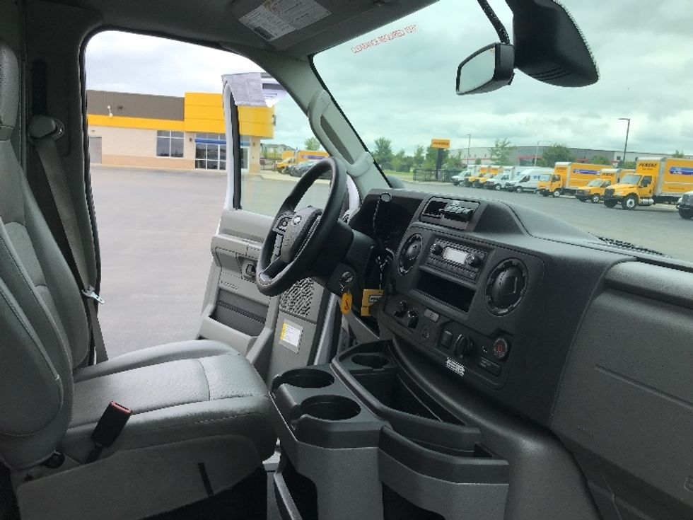 Light Duty Box Truck-Light and Medium Duty Trucks-Ford-2022-E350-East Chicago-IN-61,282\n\t\tmiles-$ 45,500 - Image 22