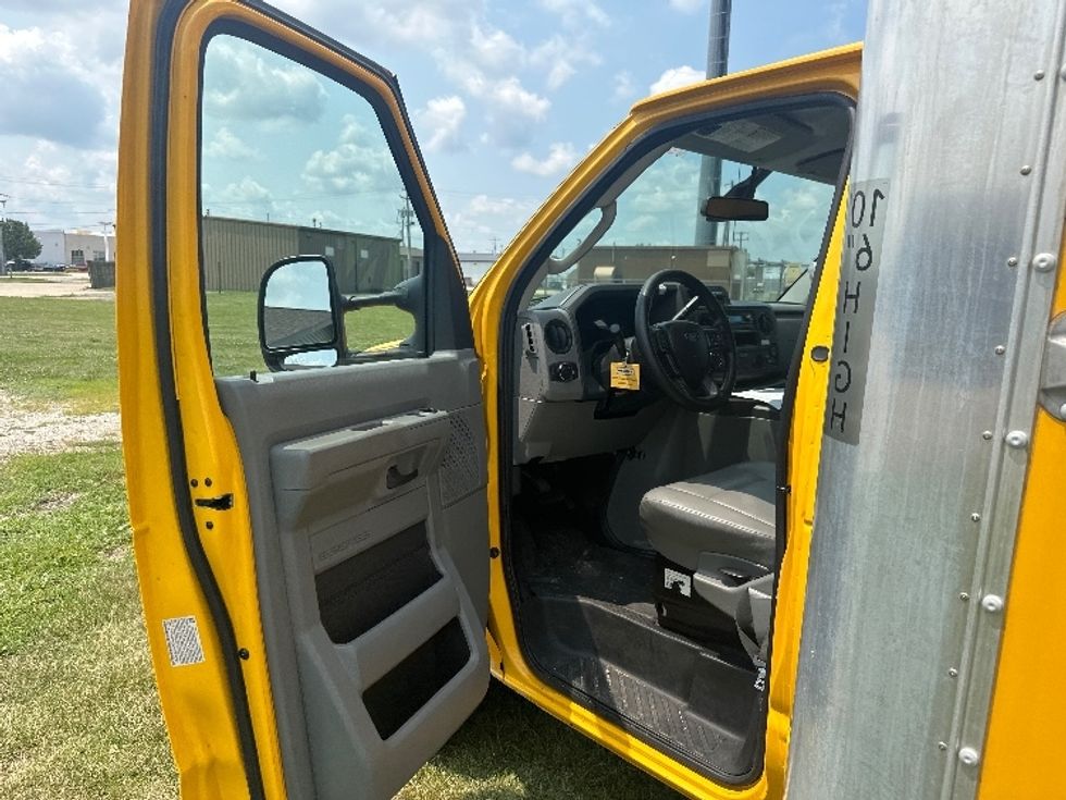 Light Duty Box Truck-Light and Medium Duty Trucks-Ford-2022-E350-East Chicago-IN-75,918\n\t\tmiles-$ 39,000 - Image 15