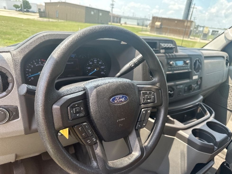 Light Duty Box Truck-Light and Medium Duty Trucks-Ford-2022-E350-East Chicago-IN-75,918\n\t\tmiles-$ 39,000 - Image 16