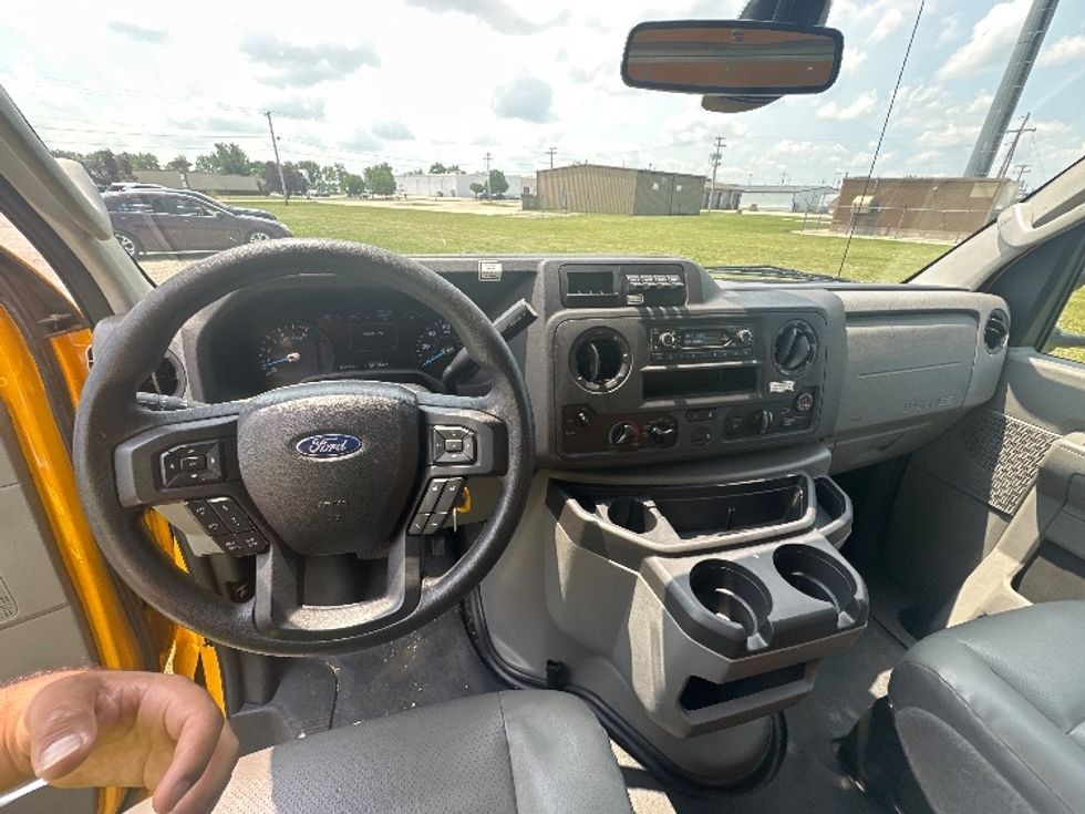 Light Duty Box Truck-Light and Medium Duty Trucks-Ford-2022-E350-East Chicago-IN-75,918\n\t\tmiles-$ 39,000 - Image 17
