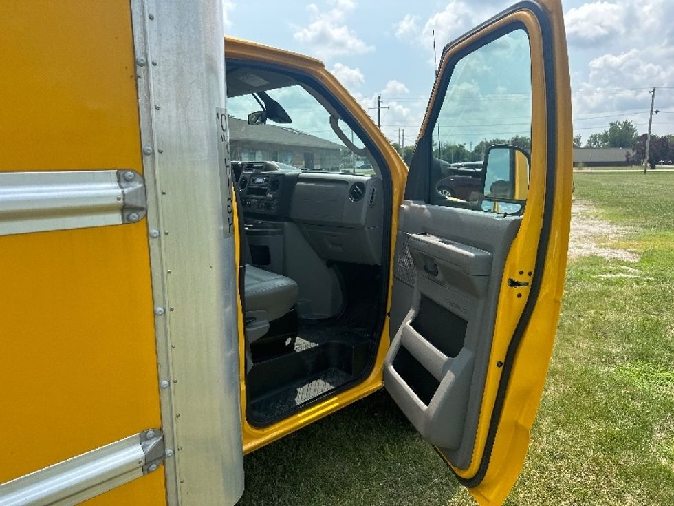 Light Duty Box Truck-Light and Medium Duty Trucks-Ford-2022-E350-East Chicago-IN-75,918\n\t\tmiles-$ 39,000 - Image 19