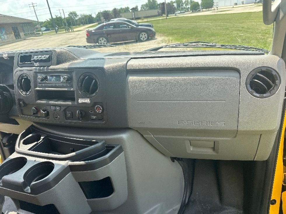 Light Duty Box Truck-Light and Medium Duty Trucks-Ford-2022-E350-East Chicago-IN-75,918\n\t\tmiles-$ 39,000 - Image 20