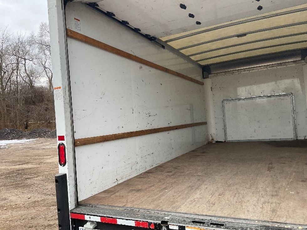Light Duty Box Truck-Light and Medium Duty Trucks-Ford-2022-E350-East Chicago-IN-82,394\n\t\tmiles-$ 39,250 - Image 11