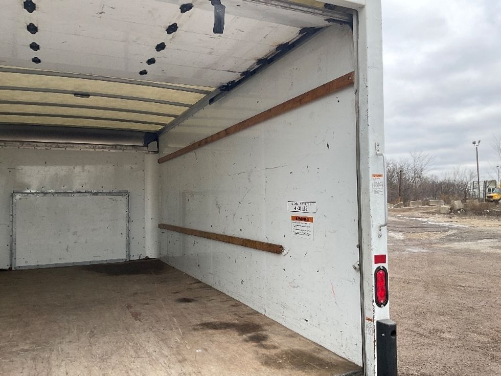 Light Duty Box Truck-Light and Medium Duty Trucks-Ford-2022-E350-East Chicago-IN-82,394\n\t\tmiles-$ 39,250 - Image 12