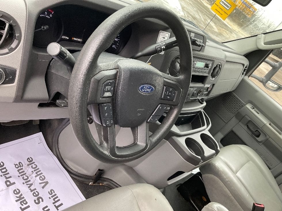 Light Duty Box Truck-Light and Medium Duty Trucks-Ford-2022-E350-East Chicago-IN-82,394\n\t\tmiles-$ 39,250 - Image 17