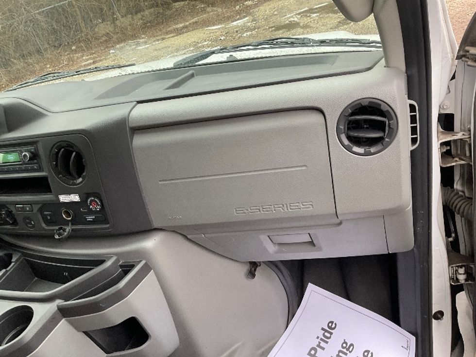 Light Duty Box Truck-Light and Medium Duty Trucks-Ford-2022-E350-East Chicago-IN-82,394\n\t\tmiles-$ 39,250 - Image 21