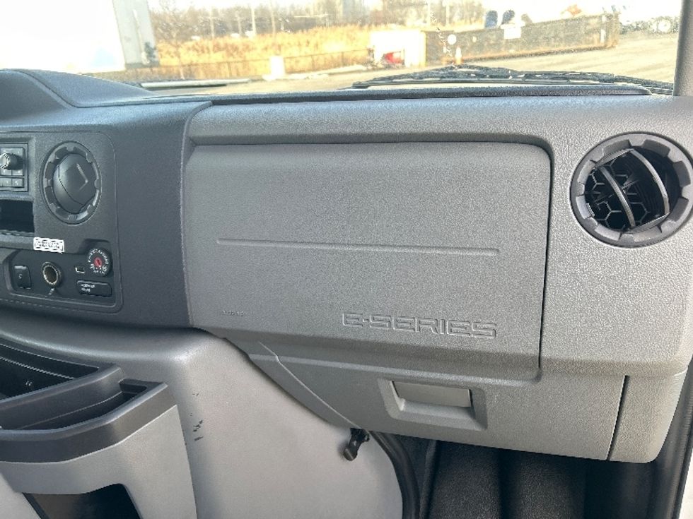 Light Duty Box Truck-Light and Medium Duty Trucks-Ford-2022-E350-East Chicago-IN-88,510\n\t\tmiles-$ 32,750 - Image 20