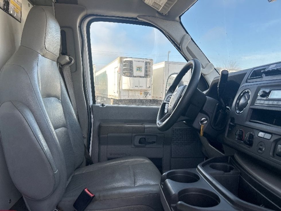 Light Duty Box Truck-Light and Medium Duty Trucks-Ford-2022-E350-East Chicago-IN-88,510\n\t\tmiles-$ 32,750 - Image 21