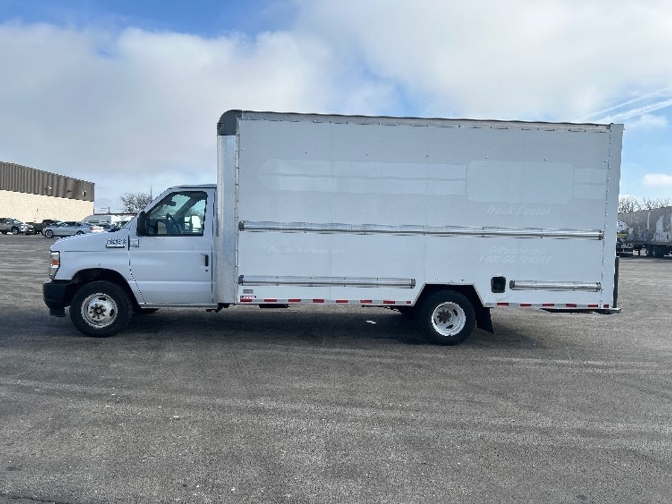 Light Duty Box Truck-Light and Medium Duty Trucks-Ford-2022-E350-East Chicago-IN-88,510\n\t\tmiles-$ 32,750 - Image 4