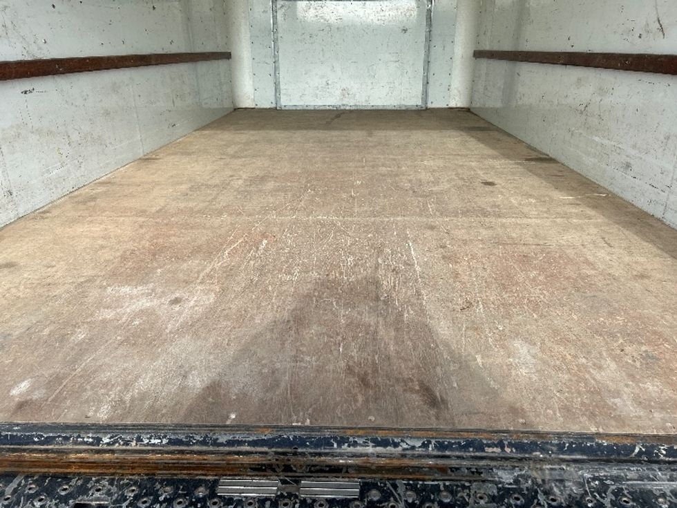 Light Duty Box Truck-Light and Medium Duty Trucks-Ford-2022-E350-East Chicago-IN-88,510\n\t\tmiles-$ 32,750 - Image 9