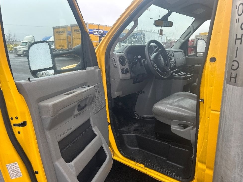 Light Duty Box Truck-Light and Medium Duty Trucks-Ford-2022-E350-East Chicago-IN-88,680\n\t\tmiles-$ 29,750 - Image 16