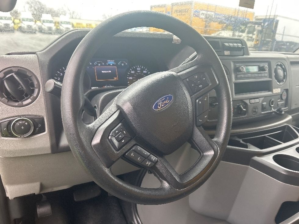 Light Duty Box Truck-Light and Medium Duty Trucks-Ford-2022-E350-East Chicago-IN-88,680\n\t\tmiles-$ 29,750 - Image 17