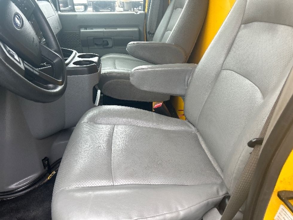 Light Duty Box Truck-Light and Medium Duty Trucks-Ford-2022-E350-East Chicago-IN-88,680\n\t\tmiles-$ 29,750 - Image 19