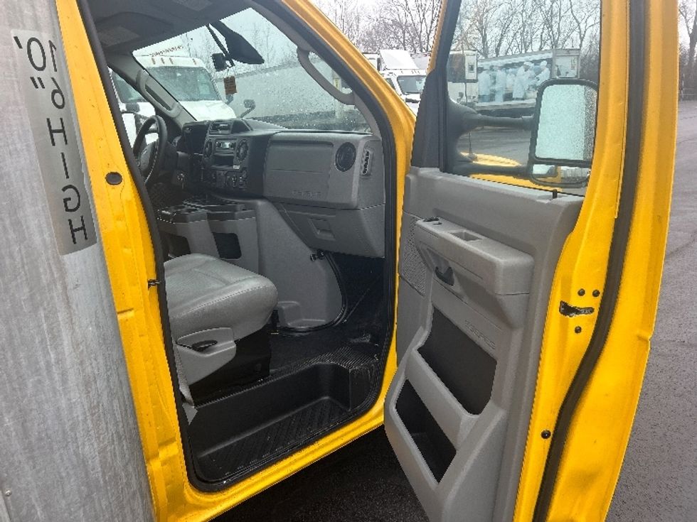 Light Duty Box Truck-Light and Medium Duty Trucks-Ford-2022-E350-East Chicago-IN-88,680\n\t\tmiles-$ 29,750 - Image 20