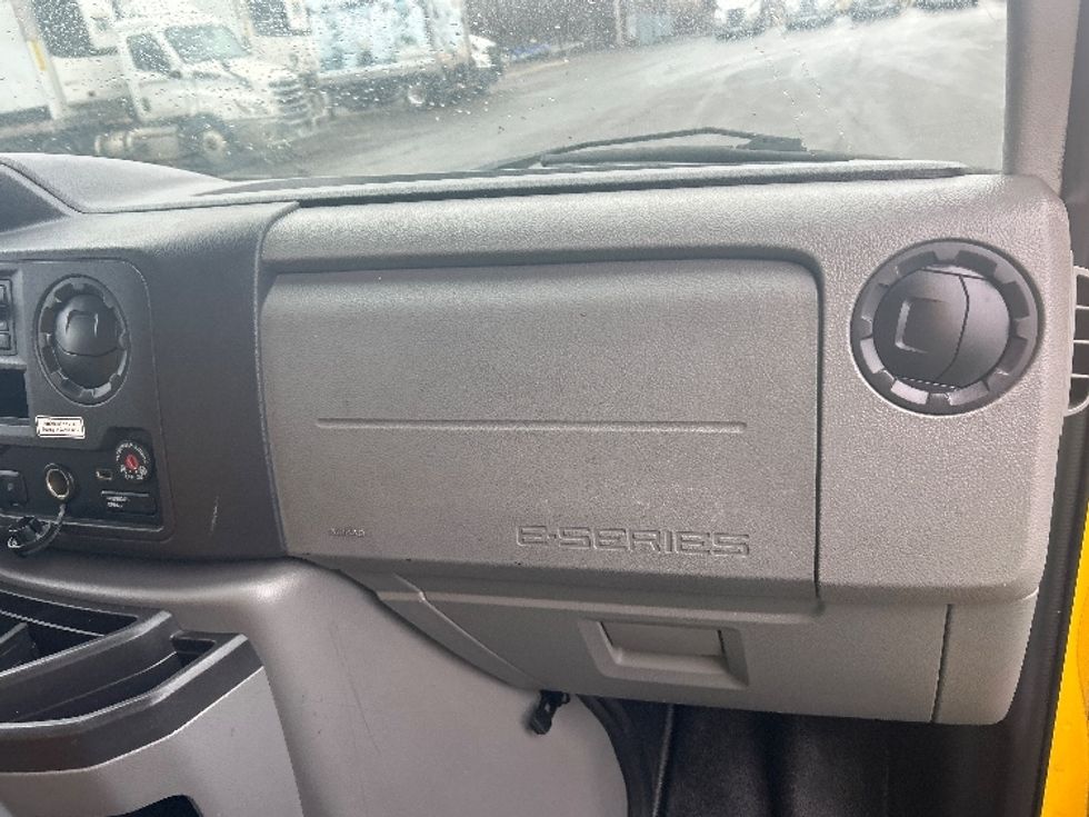 Light Duty Box Truck-Light and Medium Duty Trucks-Ford-2022-E350-East Chicago-IN-88,680\n\t\tmiles-$ 29,750 - Image 21