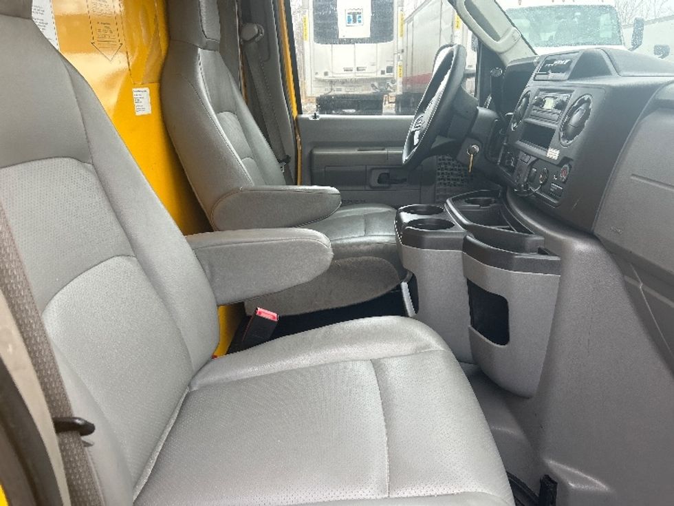 Light Duty Box Truck-Light and Medium Duty Trucks-Ford-2022-E350-East Chicago-IN-88,680\n\t\tmiles-$ 29,750 - Image 22