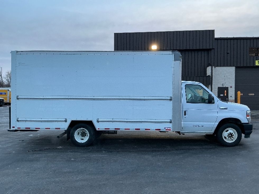 Light Duty Box Truck-Light and Medium Duty Trucks-Ford-2022-E350-East Chicago-IN-88,792\n\t\tmiles-$ 32,750 - Image 15