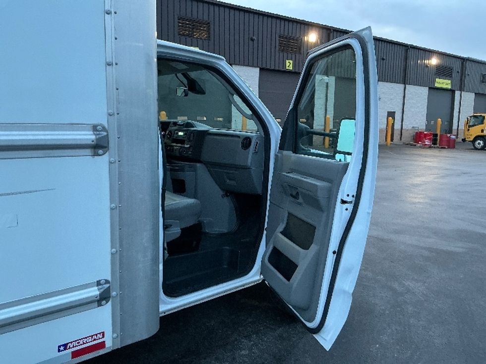 Light Duty Box Truck-Light and Medium Duty Trucks-Ford-2022-E350-East Chicago-IN-88,792\n\t\tmiles-$ 32,750 - Image 20