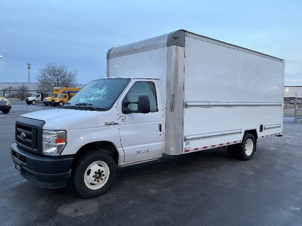 Light Duty Box Truck-Light and Medium Duty Trucks-Ford-2022-E350-East Chicago-IN-88,792\n\t\tmiles-$ 32,750 - Image 3