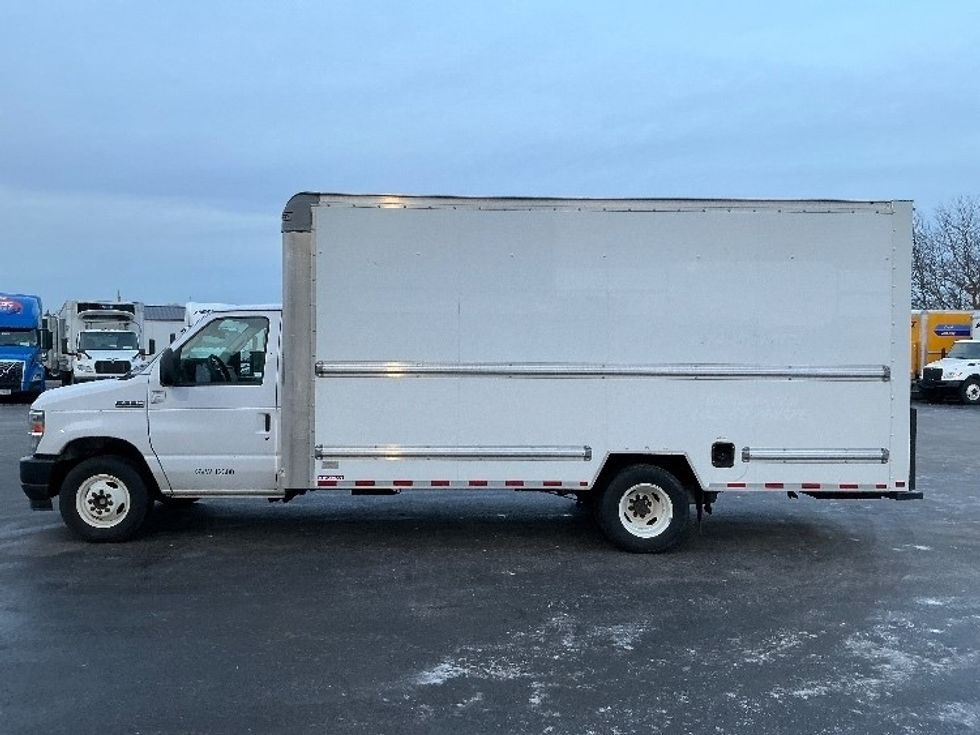 Light Duty Box Truck-Light and Medium Duty Trucks-Ford-2022-E350-East Chicago-IN-88,792\n\t\tmiles-$ 32,750 - Image 4