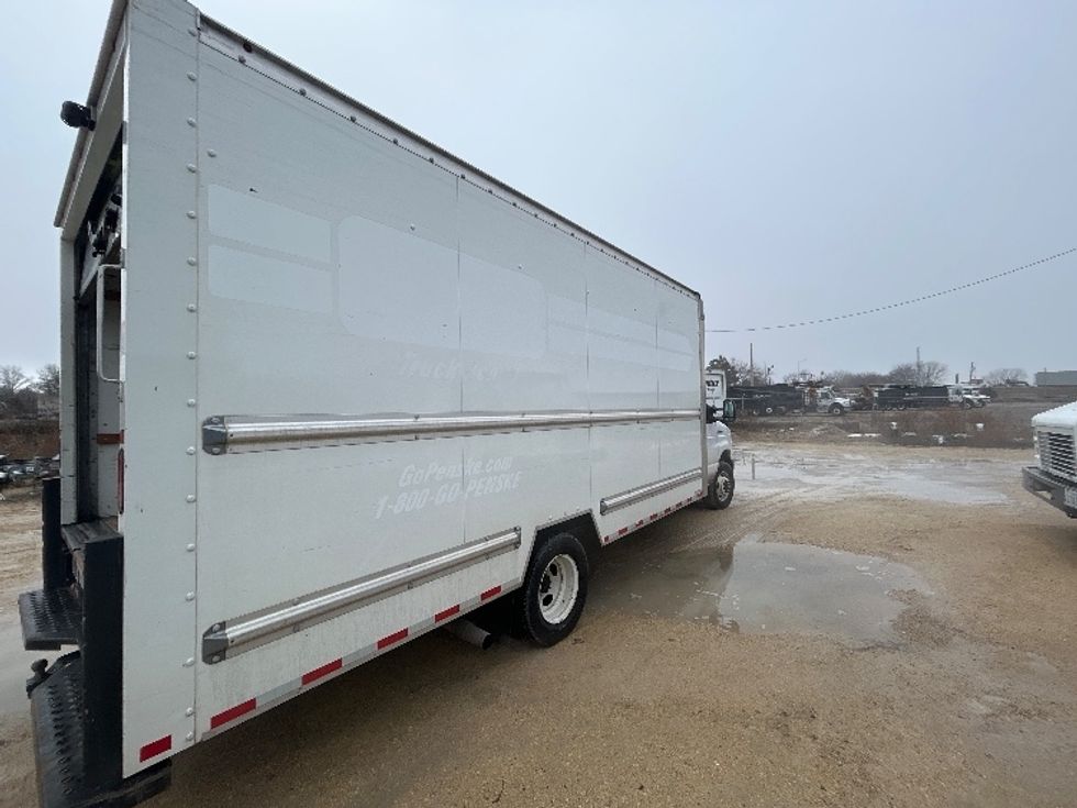 Light Duty Box Truck-Light and Medium Duty Trucks-Ford-2022-E350-East Chicago-IN-90,935\n\t\tmiles-$ 32,500 - Image 13