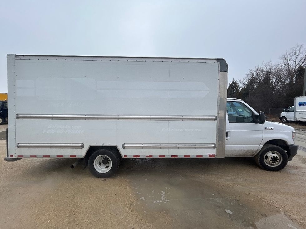 Light Duty Box Truck-Light and Medium Duty Trucks-Ford-2022-E350-East Chicago-IN-90,935\n\t\tmiles-$ 32,500 - Image 15