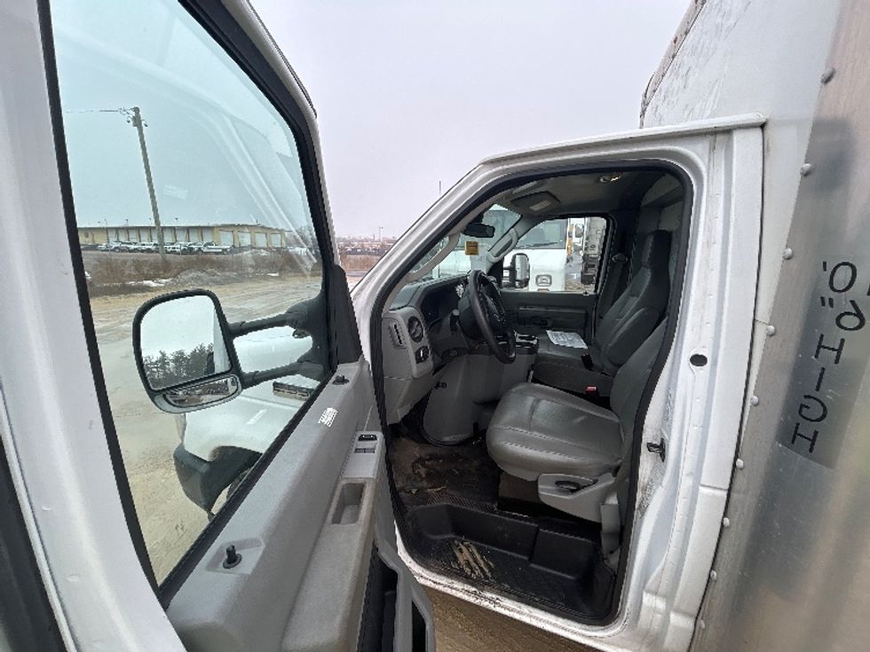 Light Duty Box Truck-Light and Medium Duty Trucks-Ford-2022-E350-East Chicago-IN-90,935\n\t\tmiles-$ 32,500 - Image 16