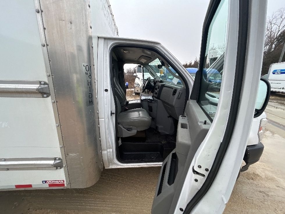 Light Duty Box Truck-Light and Medium Duty Trucks-Ford-2022-E350-East Chicago-IN-90,935\n\t\tmiles-$ 32,500 - Image 20