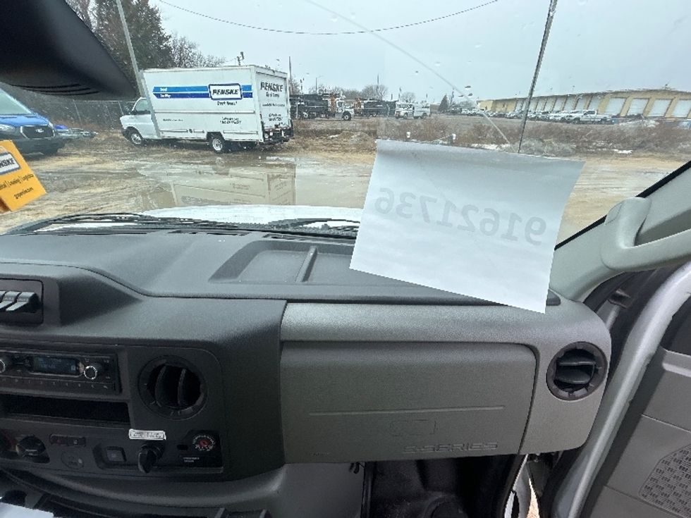 Light Duty Box Truck-Light and Medium Duty Trucks-Ford-2022-E350-East Chicago-IN-90,935\n\t\tmiles-$ 32,500 - Image 21