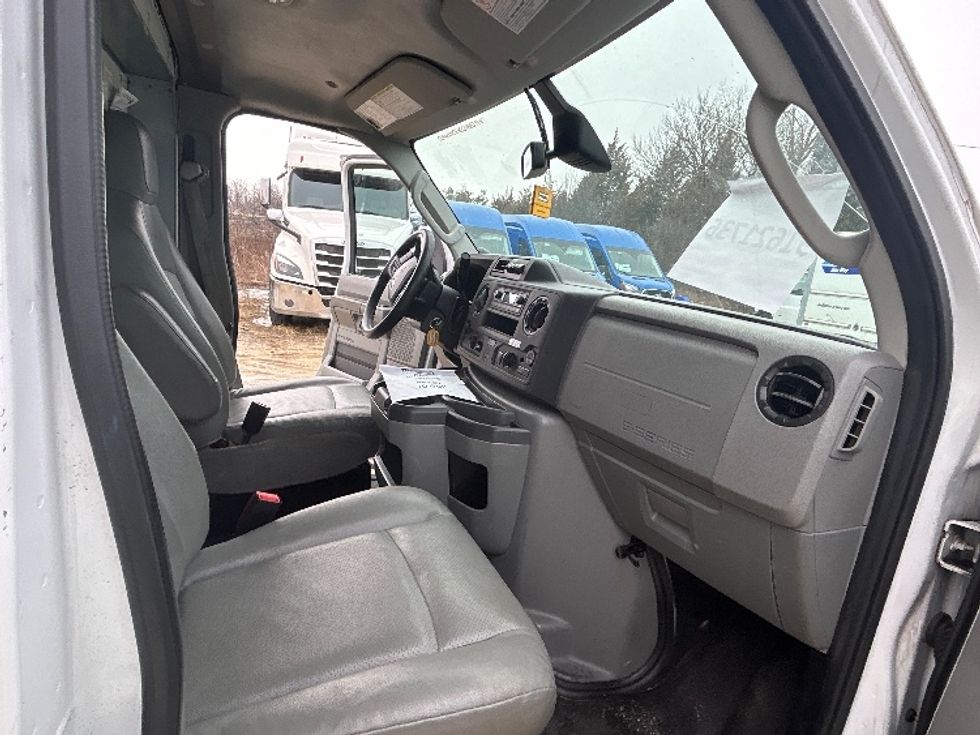 Light Duty Box Truck-Light and Medium Duty Trucks-Ford-2022-E350-East Chicago-IN-90,935\n\t\tmiles-$ 32,500 - Image 22