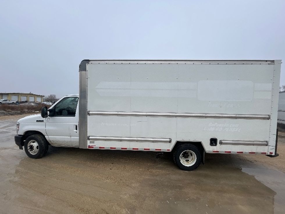 Light Duty Box Truck-Light and Medium Duty Trucks-Ford-2022-E350-East Chicago-IN-90,935\n\t\tmiles-$ 32,500 - Image 4
