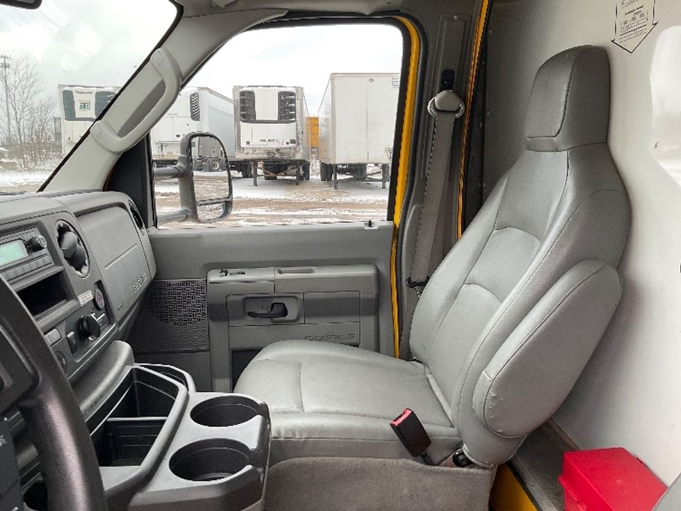 Light Duty Box Truck-Light and Medium Duty Trucks-Ford-2022-E350-East Chicago-IN-93,771\n\t\tmiles-$ 29,000 - Image 16